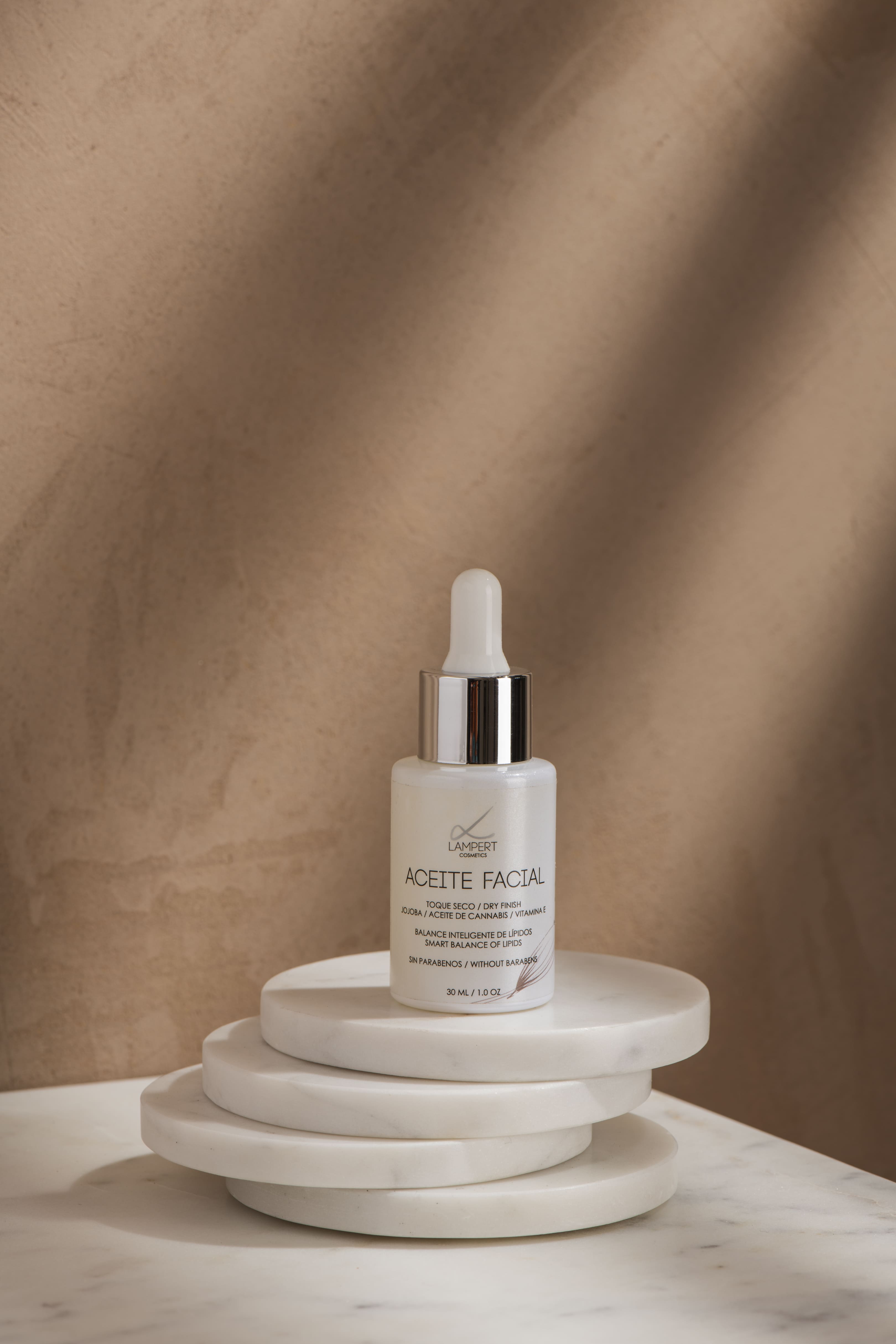 Skincare Platinum Pack + Estuche de Regalo: Tónico, Sérum, Aceite Facial, Crema Hidratante y Crema Nutritiva